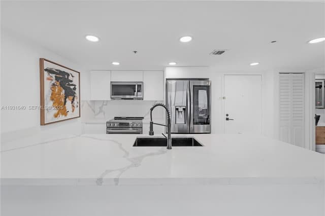 7601 E Treasure Dr # 819, North Bay Village FL 33141 - North Bay Village, FL - Photo 4