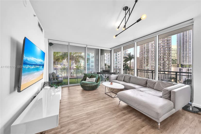 90 SW 3rd St # 1213, Miami FL 33130