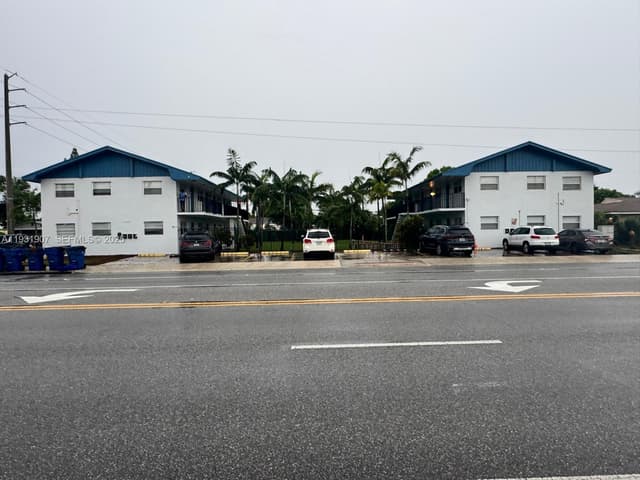 215 W Blue Heron Blvd, Riviera Beach FL 33404 - Riviera Beach, FL - Photo 2