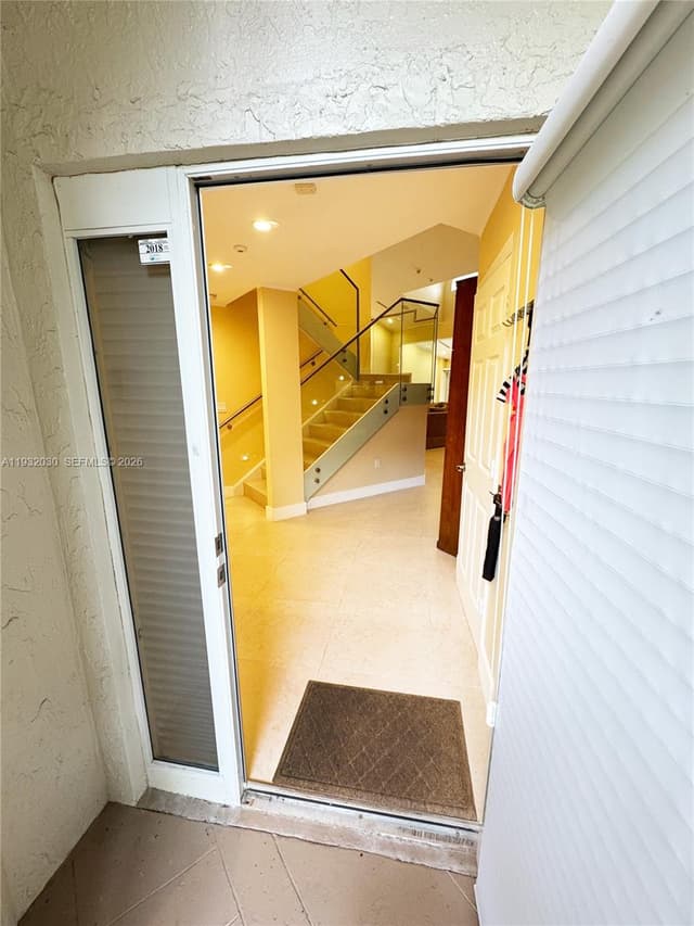 610 Misty Oaks Ln, Pompano Beach FL 33069 - Pompano Beach, FL - Photo 2
