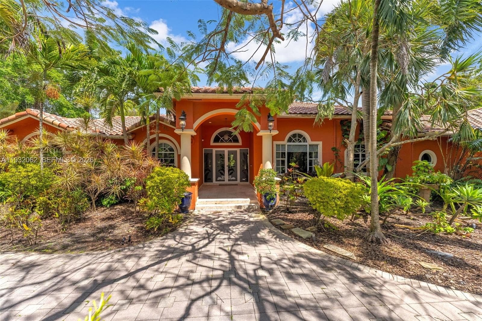 11825 S Mitchell Manor Cir, Pinecrest FL 33156