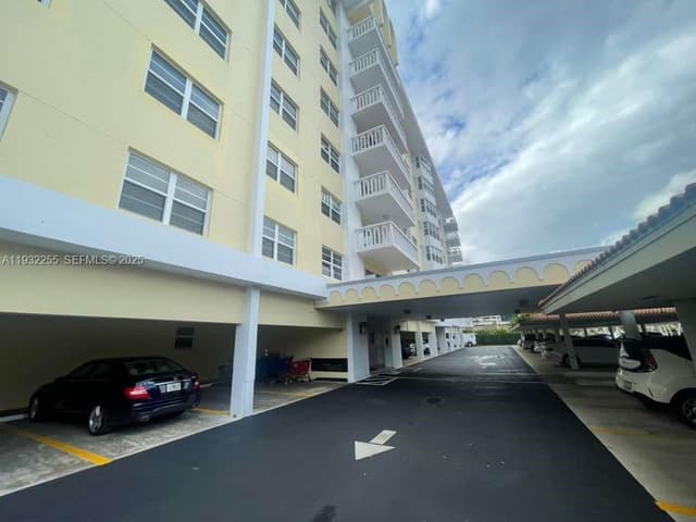2500 NE 48th Ln # 301, Fort Lauderdale FL 33308 - Fort Lauderdale, FL - Photo 2