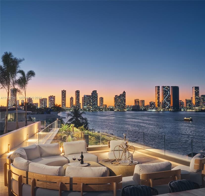 1413 N Venetian Way, Miami FL 33139