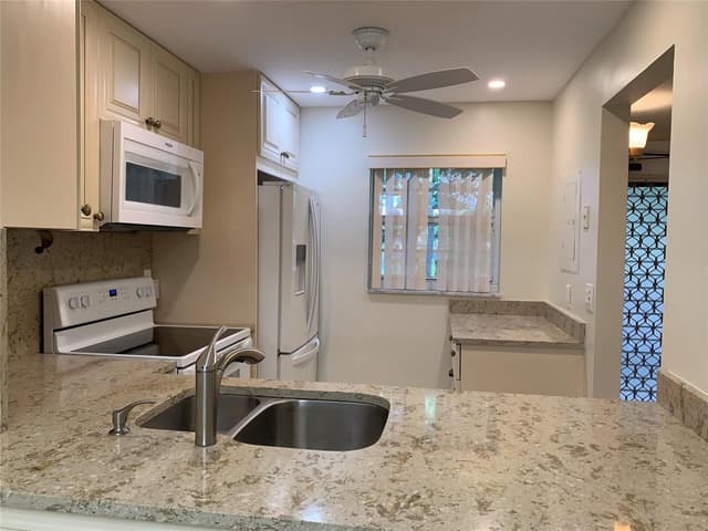 9460 Poinciana Place # 203, Davie FL 33324 - Davie, FL - Photo 6