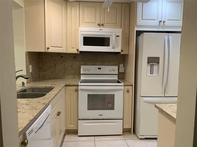 9460 Poinciana Place # 203, Davie FL 33324 - Davie, FL - Photo 4