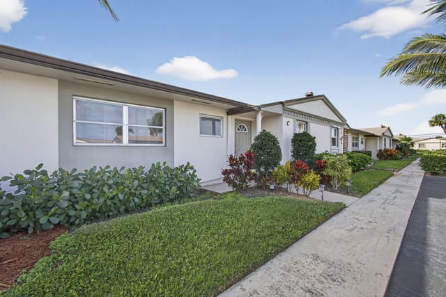 2833 Crosley Drive W # C, West Palm Beach FL 33415 - West Palm Beach, FL - Photo 3
