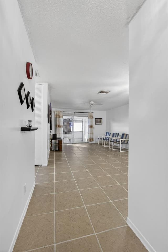 2833 Crosley Drive W # C, West Palm Beach FL 33415 - West Palm Beach, FL - Photo 5