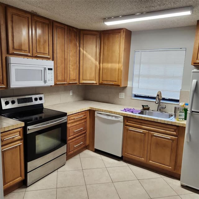 3634 NW 95th Terrace # 3634, Sunrise FL 33351 - Sunrise, FL - Photo 2