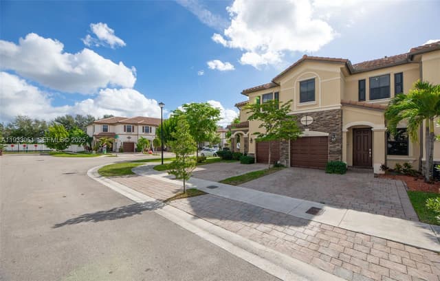 3316 W 91st Ter, Hialeah FL 33018 - Hialeah, FL - Photo 3