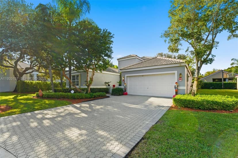 2019 Cove Ln, Weston FL 33326