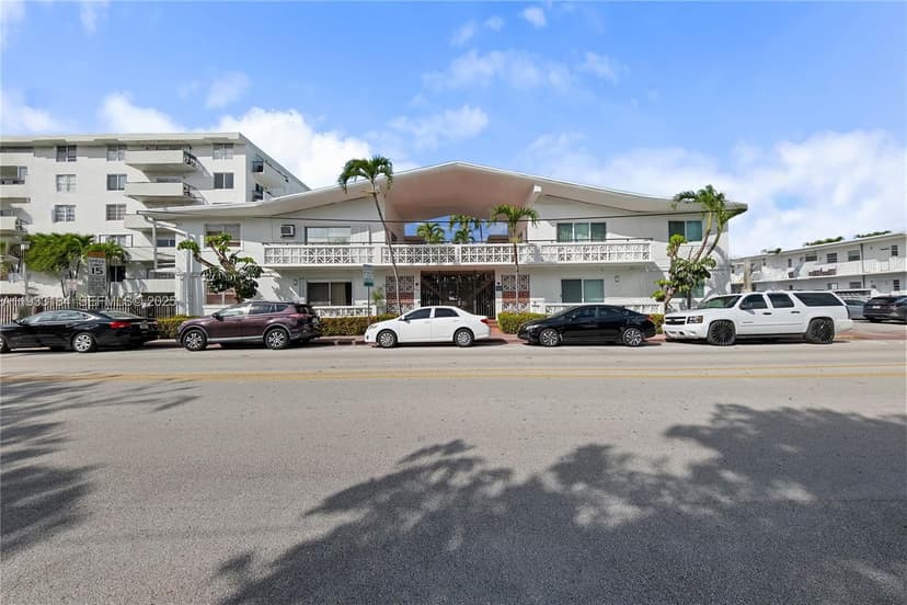 8040 Tatum Waterway Dr # 11, Miami Beach FL 33141