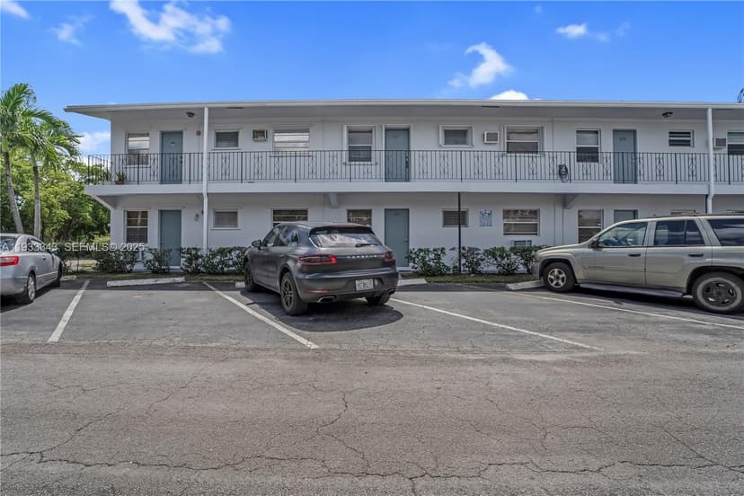 7401 Pines Blvd # 221, Pembroke Pines FL 33024