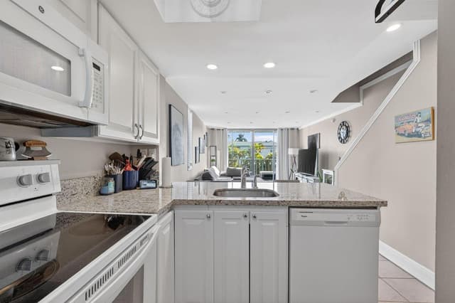 1531 SE 15th # 6, Fort Lauderdale FL 33316 - Fort Lauderdale, FL - Photo 2