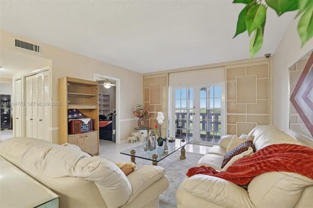 4350 Hillcrest Dr # 702, Hollywood FL 33021 - Hollywood, FL - Photo 2