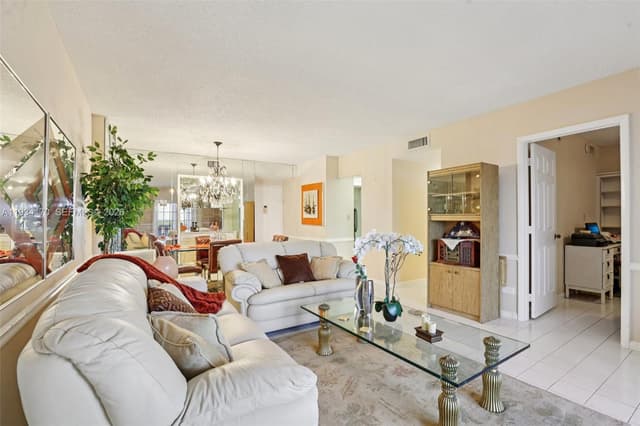4350 Hillcrest Dr # 702, Hollywood FL 33021 - Hollywood, FL - Photo 3