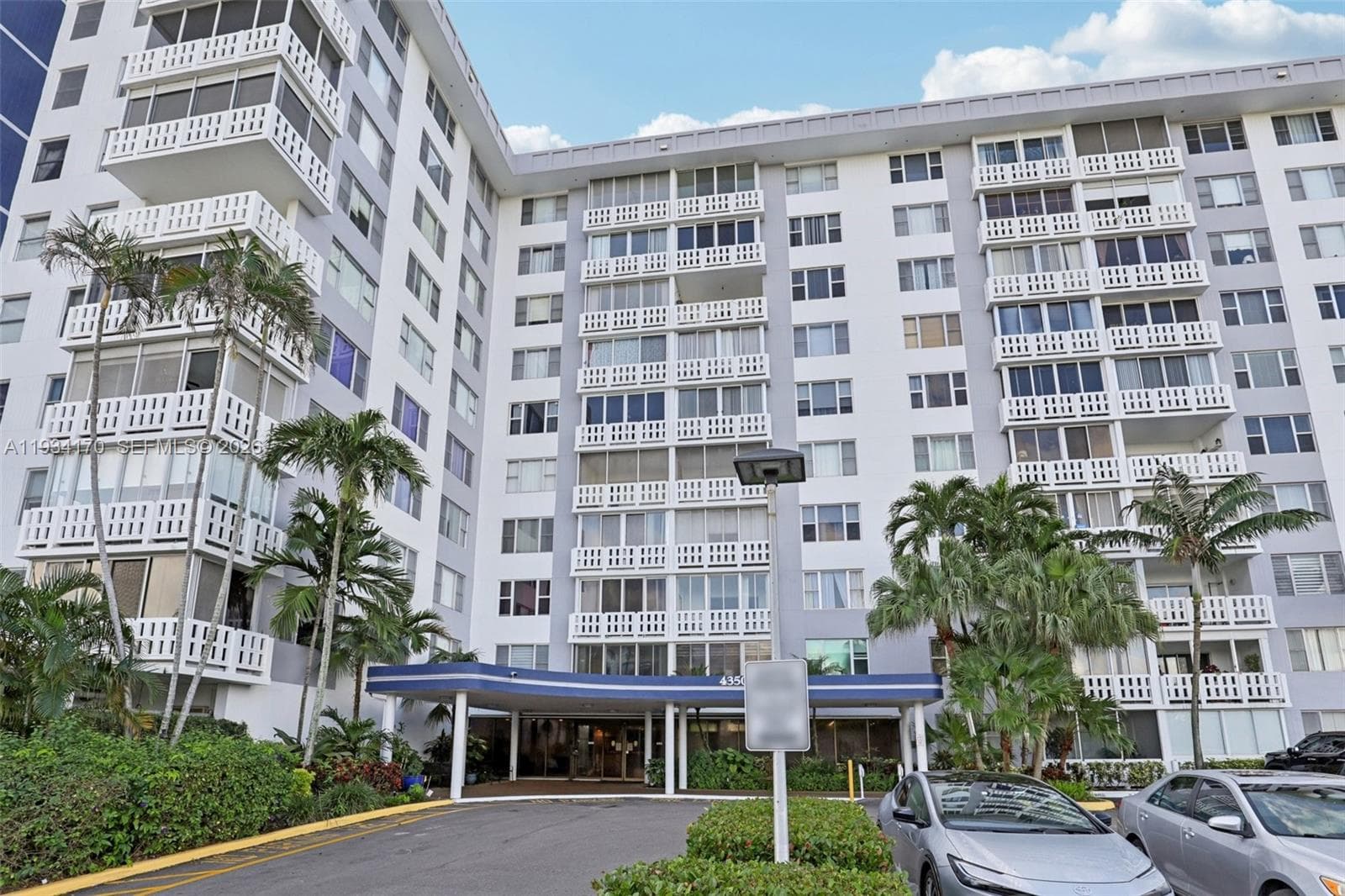 4350 Hillcrest Dr # 702, Hollywood FL 33021 - Hollywood, FL - Photo 1