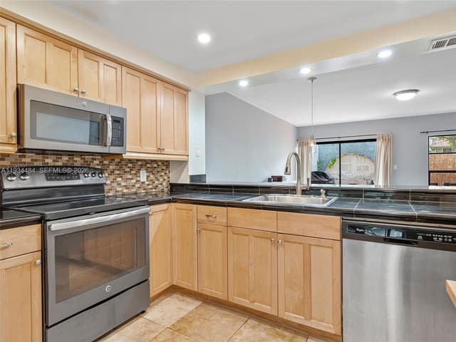 515 NE 38th St # 10, Miami FL 33137 - Miami, FL - Photo 6