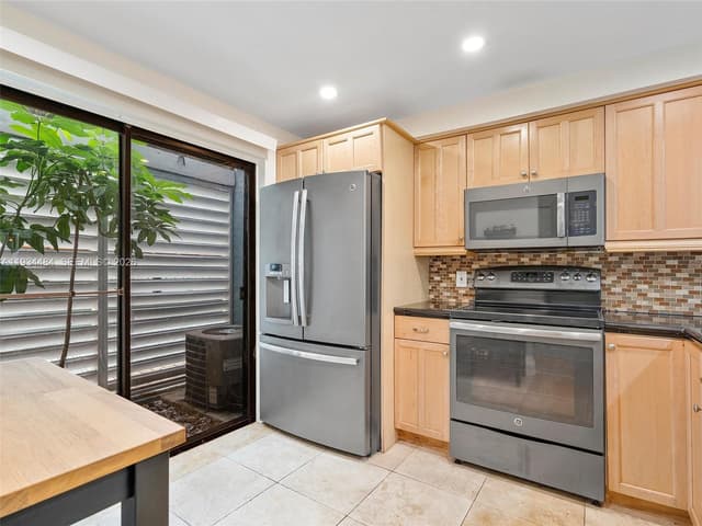 515 NE 38th St # 10, Miami FL 33137 - Miami, FL - Photo 7