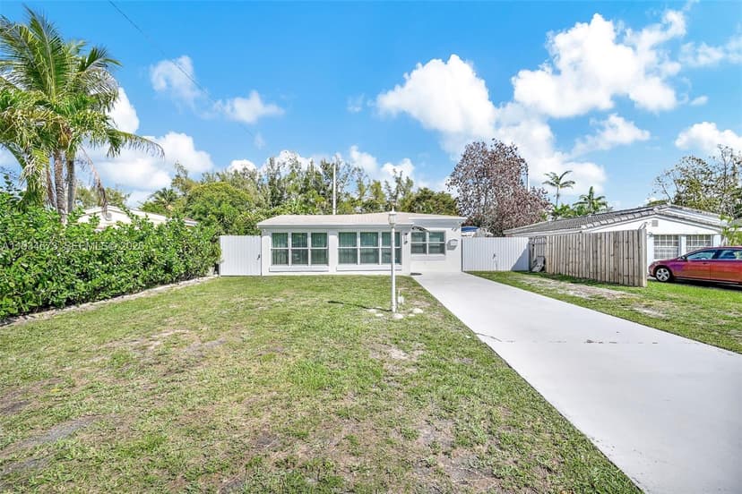 1323 NE 182nd St, North Miami Beach FL 33162