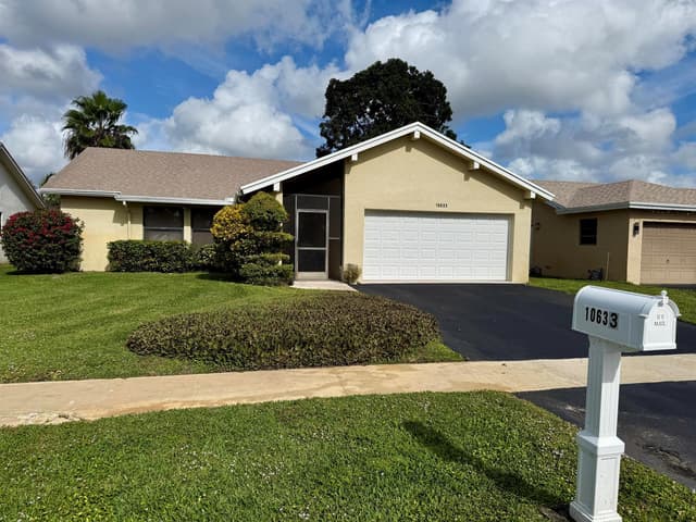 10633 Greenbriar Court, Boca Raton FL 33498 - Boca Raton, FL - Photo 2