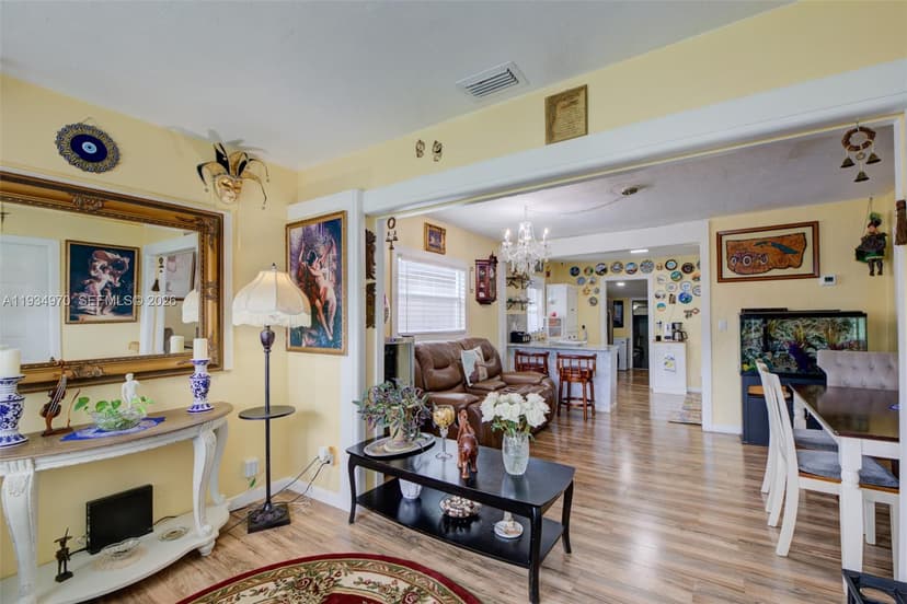 1911 NW 52nd St, Miami FL 33142