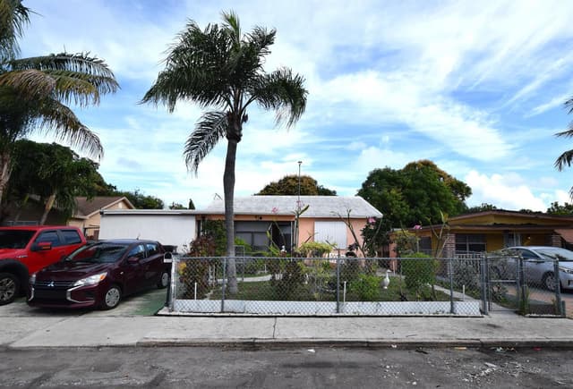910 N C Street, FL 33460 - Photo 4