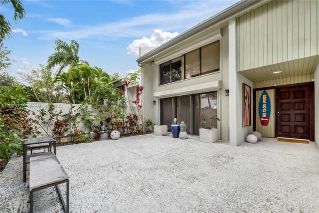 7075 SW 67th Ave # 14, South Miami FL 33143 - South Miami, FL - Photo 2