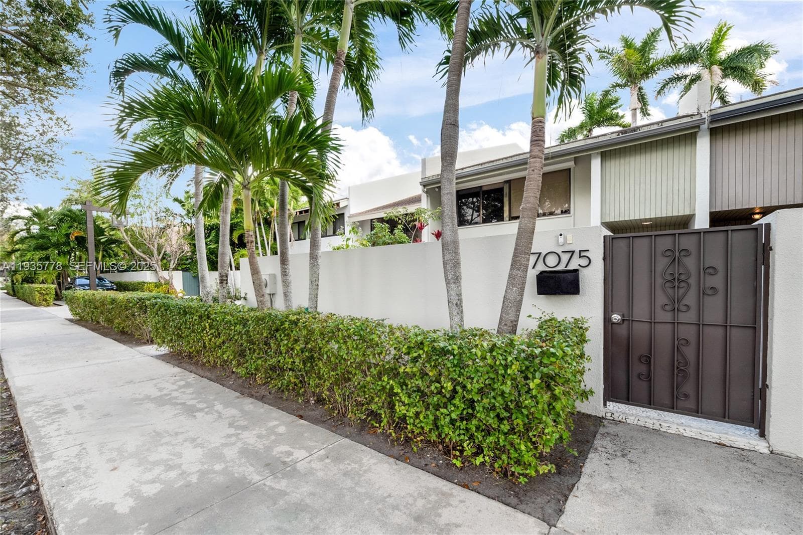 7075 SW 67th Ave # 14, South Miami FL 33143