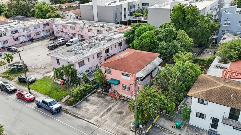 984 SW 6th St, Miami FL 33130