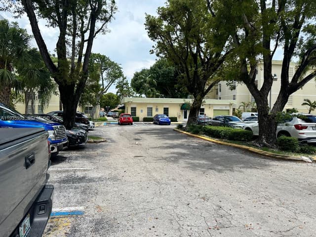 1875 W 56th St # 301, Hialeah FL 33012 - Hialeah, FL - Photo 6