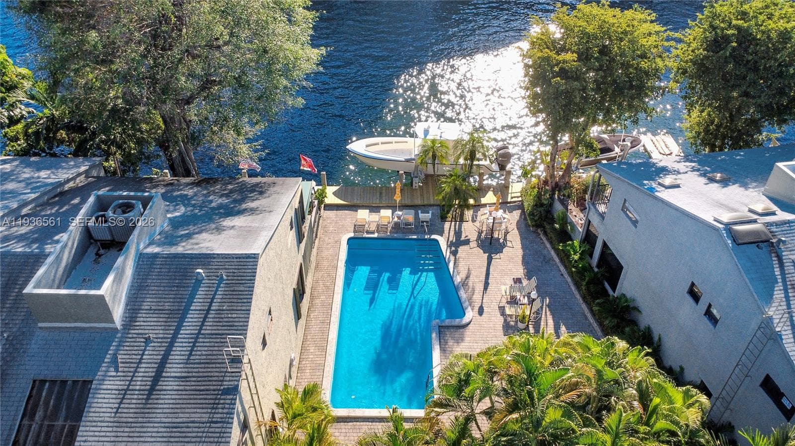 1000 NW N River Dr # 20, Miami FL 33136