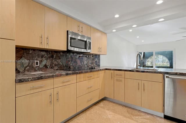523 NE 38th St # 6, Miami FL 33137 - Miami, FL - Photo 5