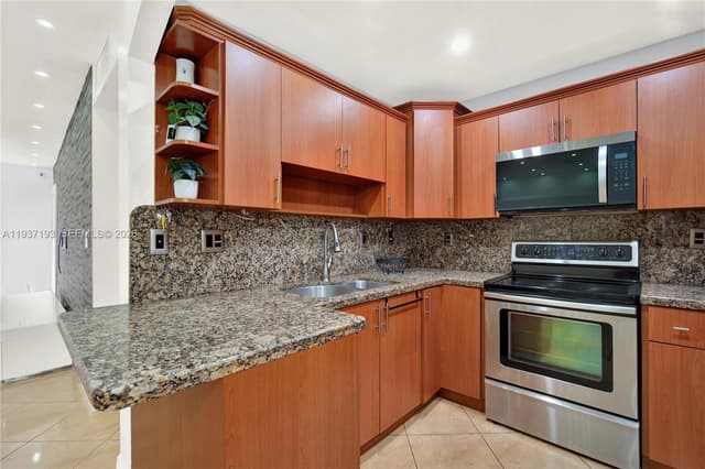 5665 W 20th Ave # 415, Hialeah FL 33012 - Hialeah, FL - Photo 4
