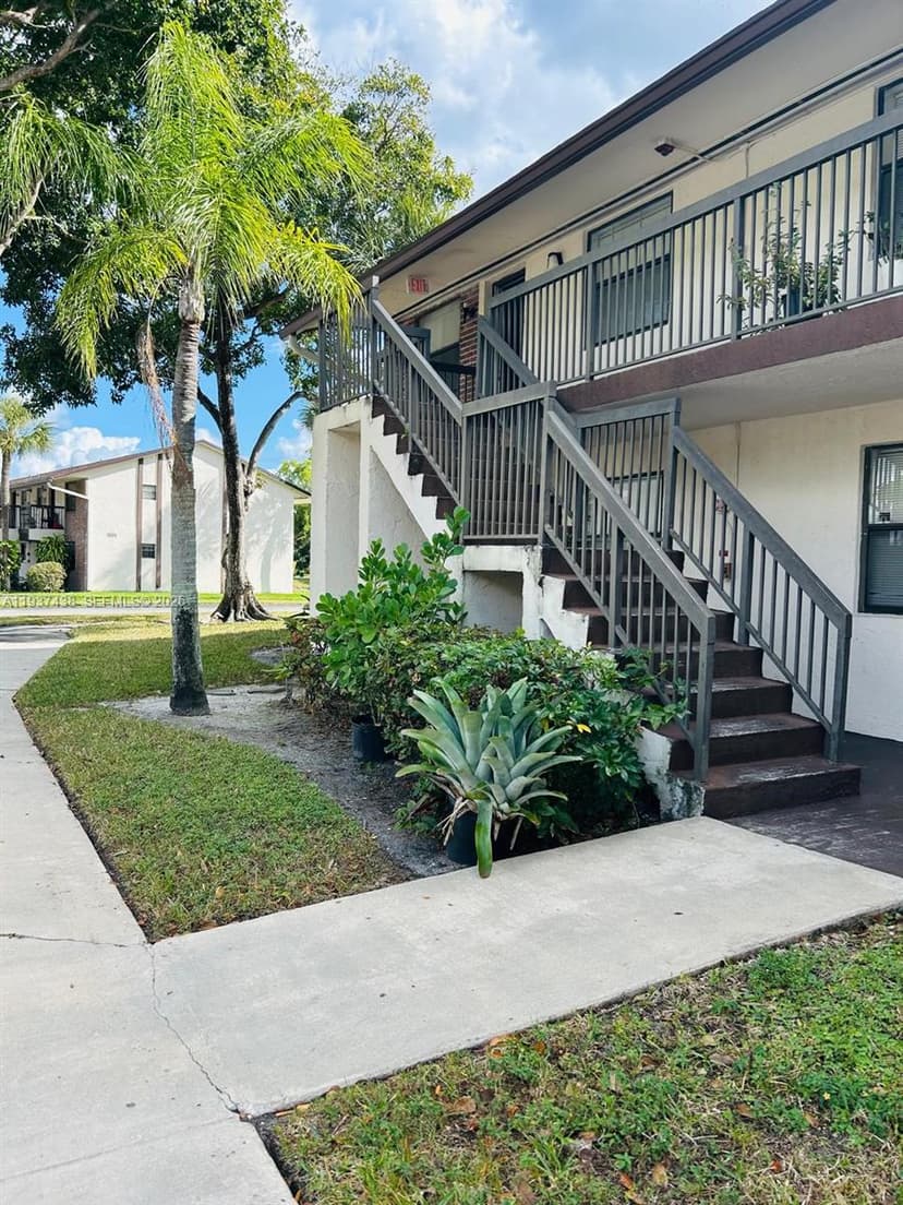 6031 Shakerwood Cir # 105, Tamarac FL 33319