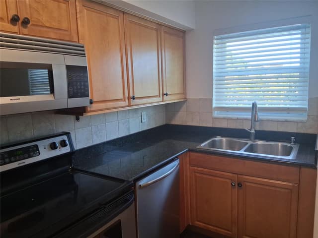 505 NE 20 Avenue # 217, Deerfield Beach FL 33441 - Deerfield Beach, FL - Photo 2