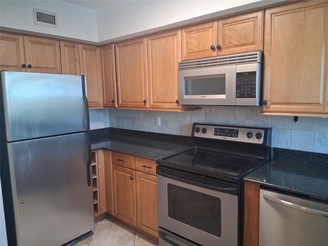 505 NE 20 Avenue # 217, Deerfield Beach FL 33441 - Deerfield Beach, FL - Photo 4