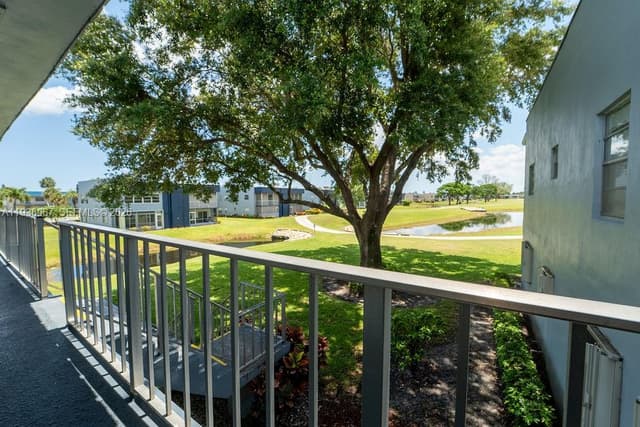 938 Normandy T # T938, Delray Beach FL 33484 - Delray Beach, FL - Photo 2