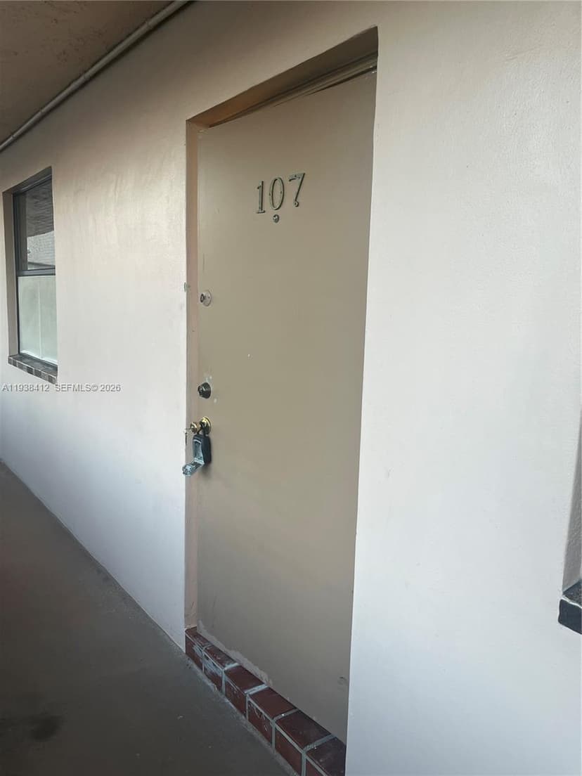 10402 Sunrise Lakes Blvd # 107, Sunrise FL 33322