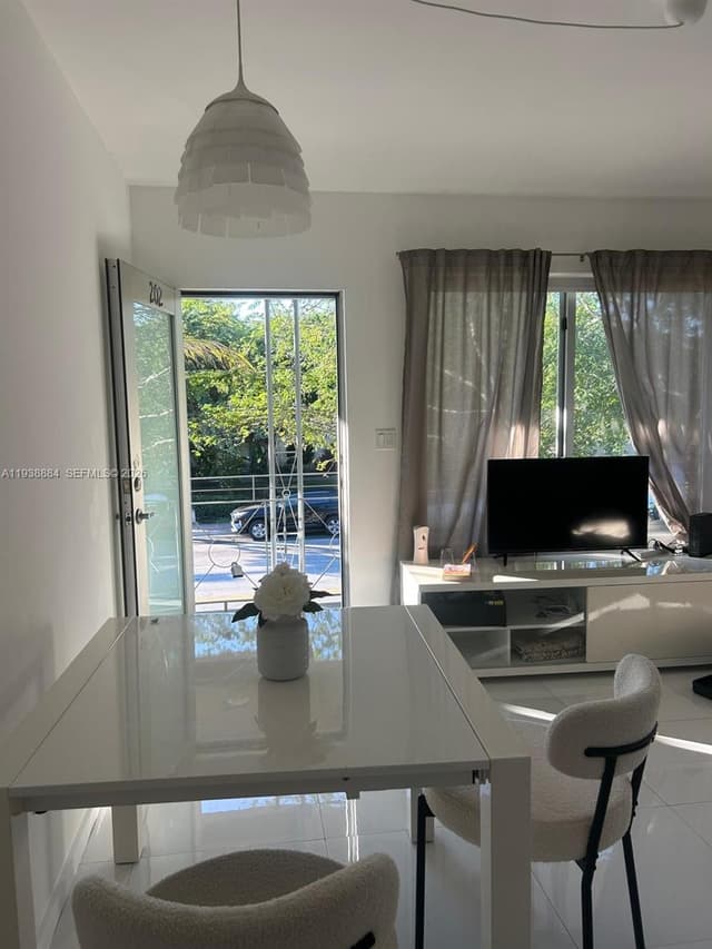 801 15th St # 202, Miami Beach FL 33139 - Miami Beach, FL - Photo 2