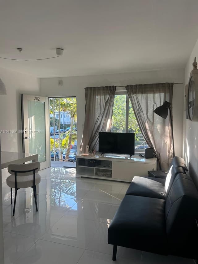 801 15th St # 202, Miami Beach FL 33139 - Miami Beach, FL - Photo 4