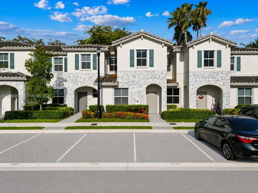 1705 SE 27th Rd, Homestead FL 33035