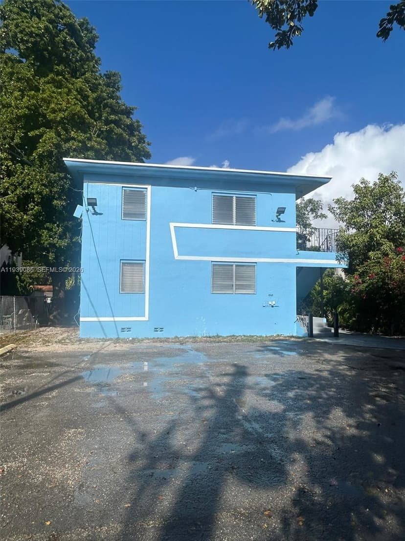 1565 SW 6th St, Miami FL 33135