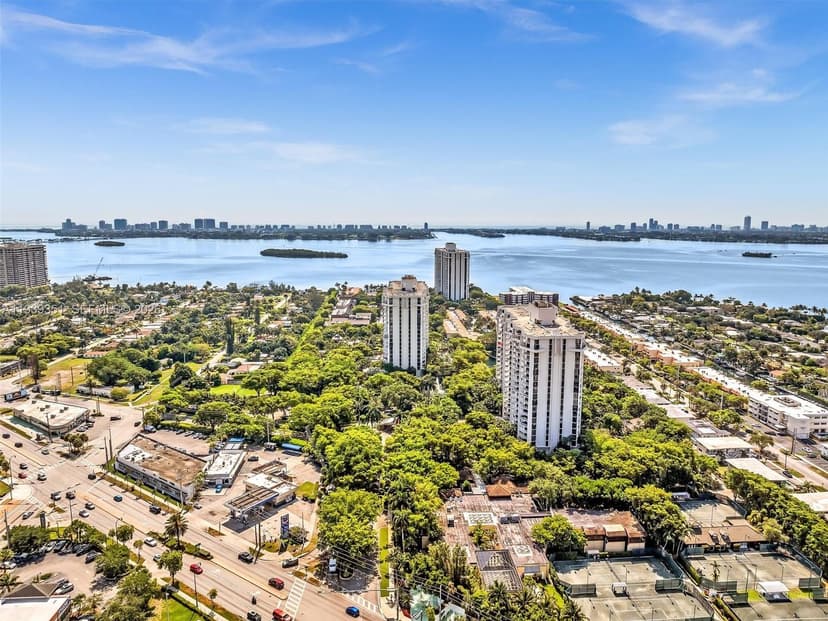 2000 Towerside Ter # 1806, Miami FL 33138