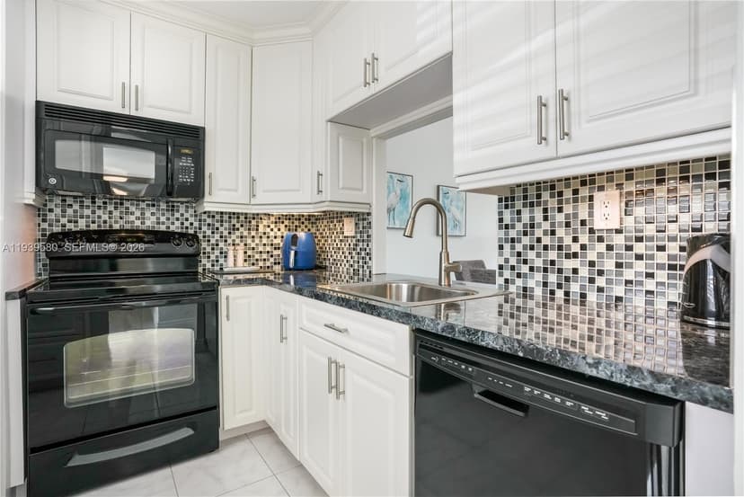 4801 NW 34th St # 406, Lauderdale Lakes FL 33319