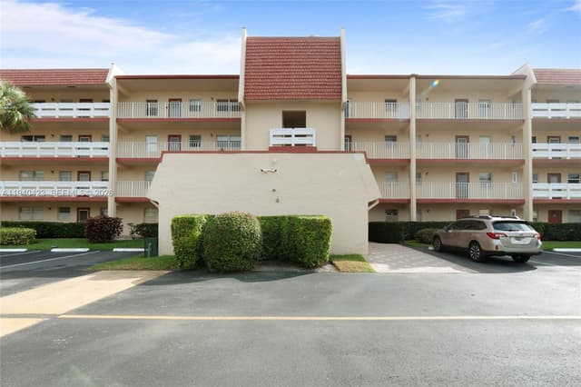 1020 Country Club Dr # 206, Margate FL 33063 - Margate, FL - Photo 3