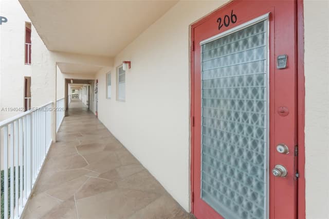 1020 Country Club Dr # 206, Margate FL 33063 - Margate, FL - Photo 4