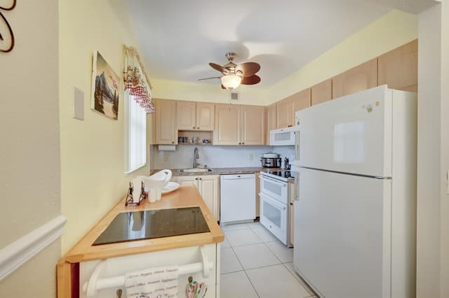 601 Monaco M # M, Delray Beach FL 33446 - Delray Beach, FL - Photo 2
