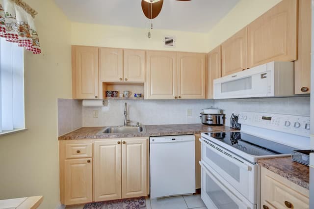 601 Monaco M # M, Delray Beach FL 33446 - Delray Beach, FL - Photo 4