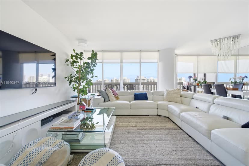 1000 W Island Blvd # 2806, Aventura FL 33160