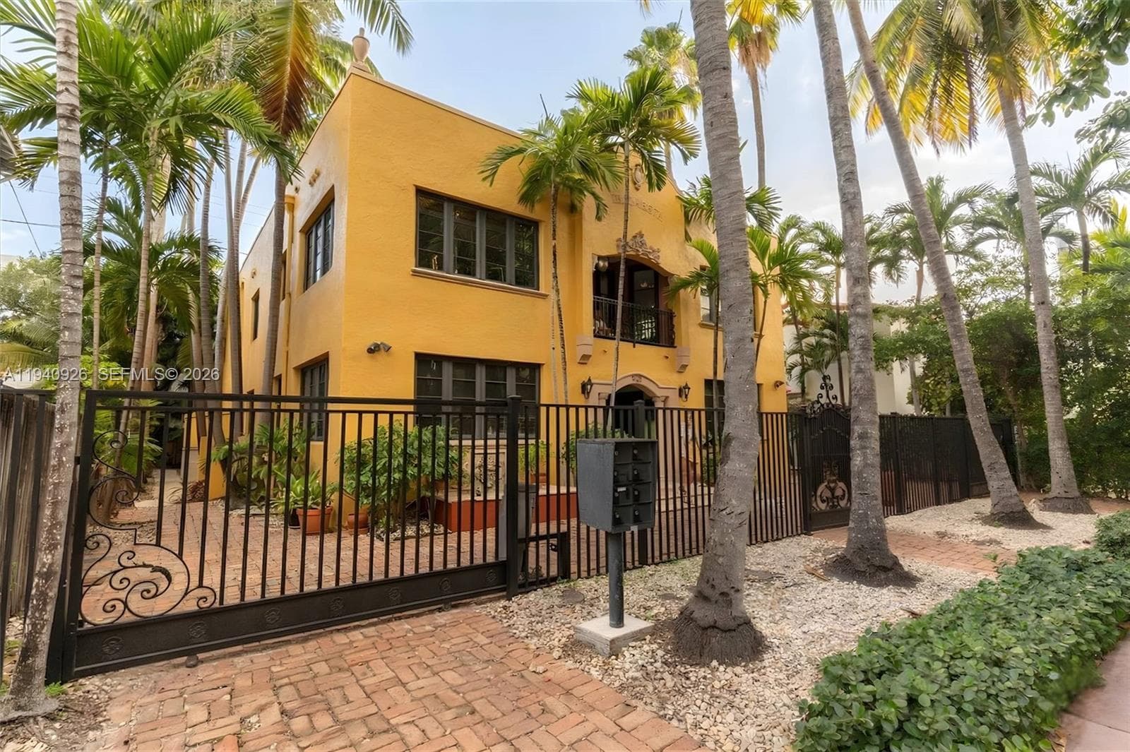 632 15th St, Miami Beach FL 33139 - Miami Beach, FL - Photo 1